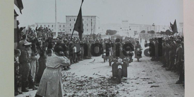 Dokumentet historike / Si u festua 28 nëntori i vitit 1944, si dita e çlirimit të Shqipërisë…(fotot e papublikuara)