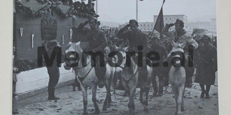 Dokumentet historike / Si u festua 28 nëntori i vitit 1944, si dita e çlirimit të Shqipërisë…(fotot e papublikuara)