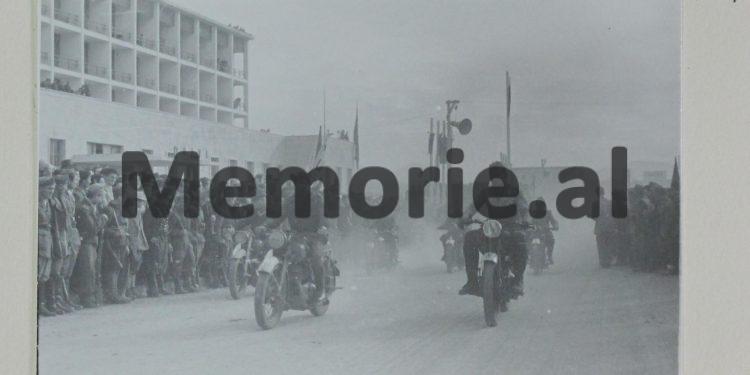 Dokumentet historike / Si u festua 28 nëntori i vitit 1944, si dita e çlirimit të Shqipërisë…(fotot e papublikuara)