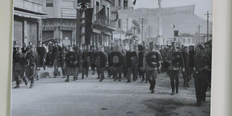 Dokumentet historike / Si u festua 28 nëntori i vitit 1944, si dita e çlirimit të Shqipërisë…(fotot e papublikuara)