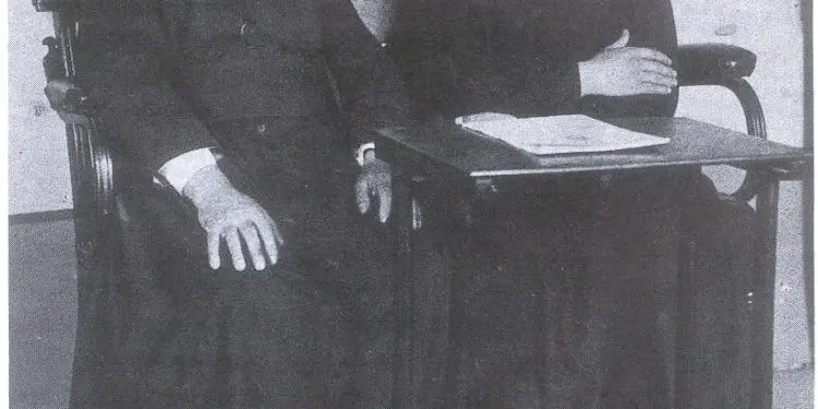 Memorie.al AT JAK GARDIN