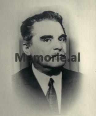 Trakti i Staraveckës: Largohem nga Partia Komuniste e fëlliqur. Në Berat vramë e premë për t’ju marrë paratë njerëzve dhe në Perisenkë zumë gratë nga shalët dhe sisët…