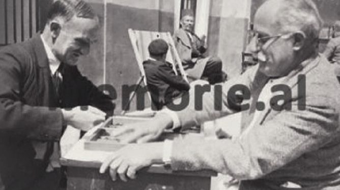 Dressed like the European aristocracy, smiling and in comfortable environments playing backgammon / Unknown photos of political prisoners, sentenced to death by the “satrap” Zog…