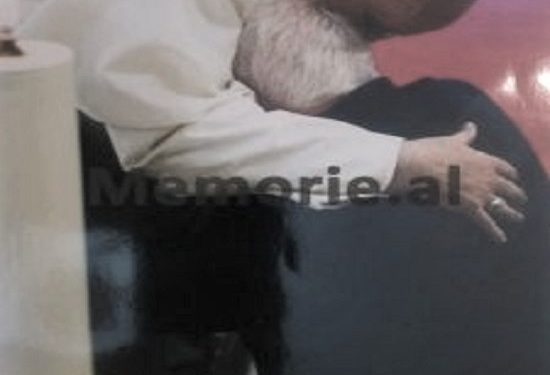 Koha e komunizmit, kur Dom Ernest Troshani jepte meshë për Krishtlindjet / Fotot e panjohura