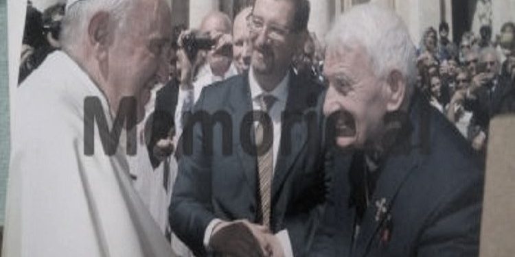 Koha e komunizmit, kur Dom Ernest Troshani jepte meshë për Krishtlindjet / Fotot e panjohura