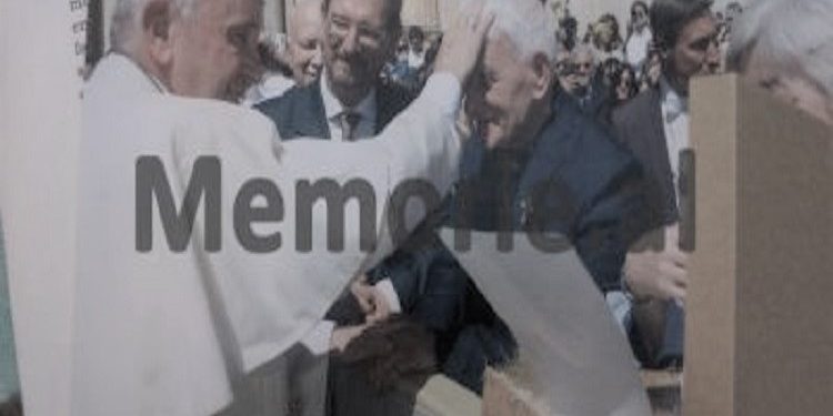 Koha e komunizmit, kur Dom Ernest Troshani jepte meshë për Krishtlindjet / Fotot e panjohura