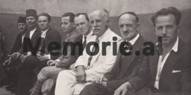 Dressed like the European aristocracy, smiling and in comfortable environments playing backgammon / Unknown photos of political prisoners, sentenced to death by the “satrap” Zog…