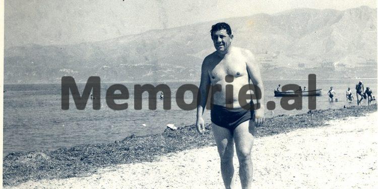 Enveri në Byro: Kur u sëmura unë, pati shokë që u alarmuan e thanë: “Ç’do të bëhemi ne, sikur të pësojë gjë shoku Enver!”.