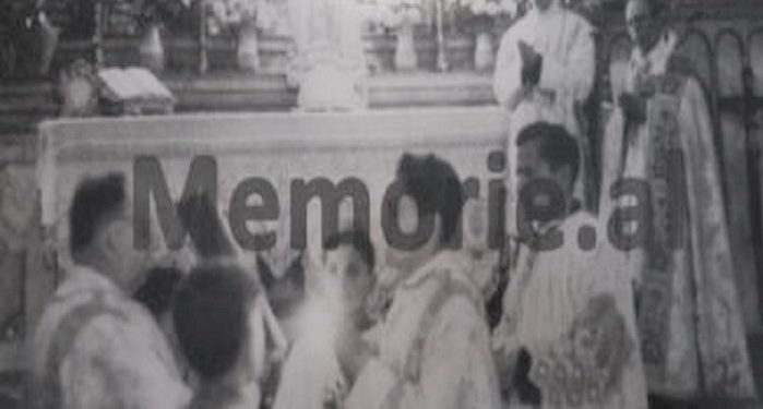 Koha e komunizmit, kur Dom Ernest Troshani jepte meshë për Krishtlindjet / Fotot e panjohura