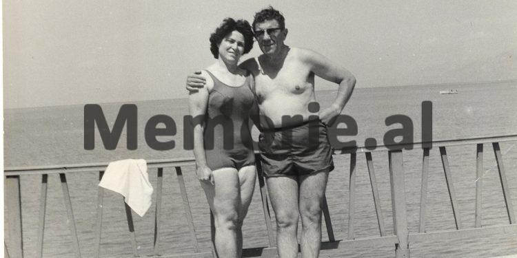 Enveri në Byro: Kur u sëmura unë, pati shokë që u alarmuan e thanë: “Ç’do të bëhemi ne, sikur të pësojë gjë shoku Enver!”.