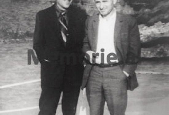 Viti i Ri 1977, kur portugezët uronin me kartolinën “Rrëzimi i avionit armik” të autorit, Ksenofon Dilo dhe traineri Robson i Anglisë kërkoi për ta blerë pikturën në Tiranë…