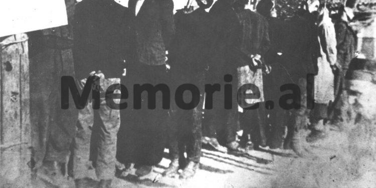 “Aventura shqiptare” e tre vajzave: Elsa Koch, Irmgrand Tennius dhe Erna Schubert, pengje të Enverit, që çoi në pushkatimin e 104 të burgosurve të Prishtinës