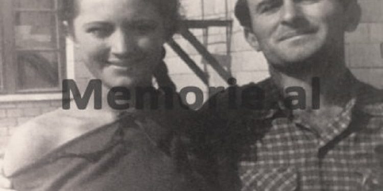 Viti i Ri 1977, kur portugezët uronin me kartolinën “Rrëzimi i avionit armik” të autorit, Ksenofon Dilo dhe traineri Robson i Anglisë kërkoi për ta blerë pikturën në Tiranë…