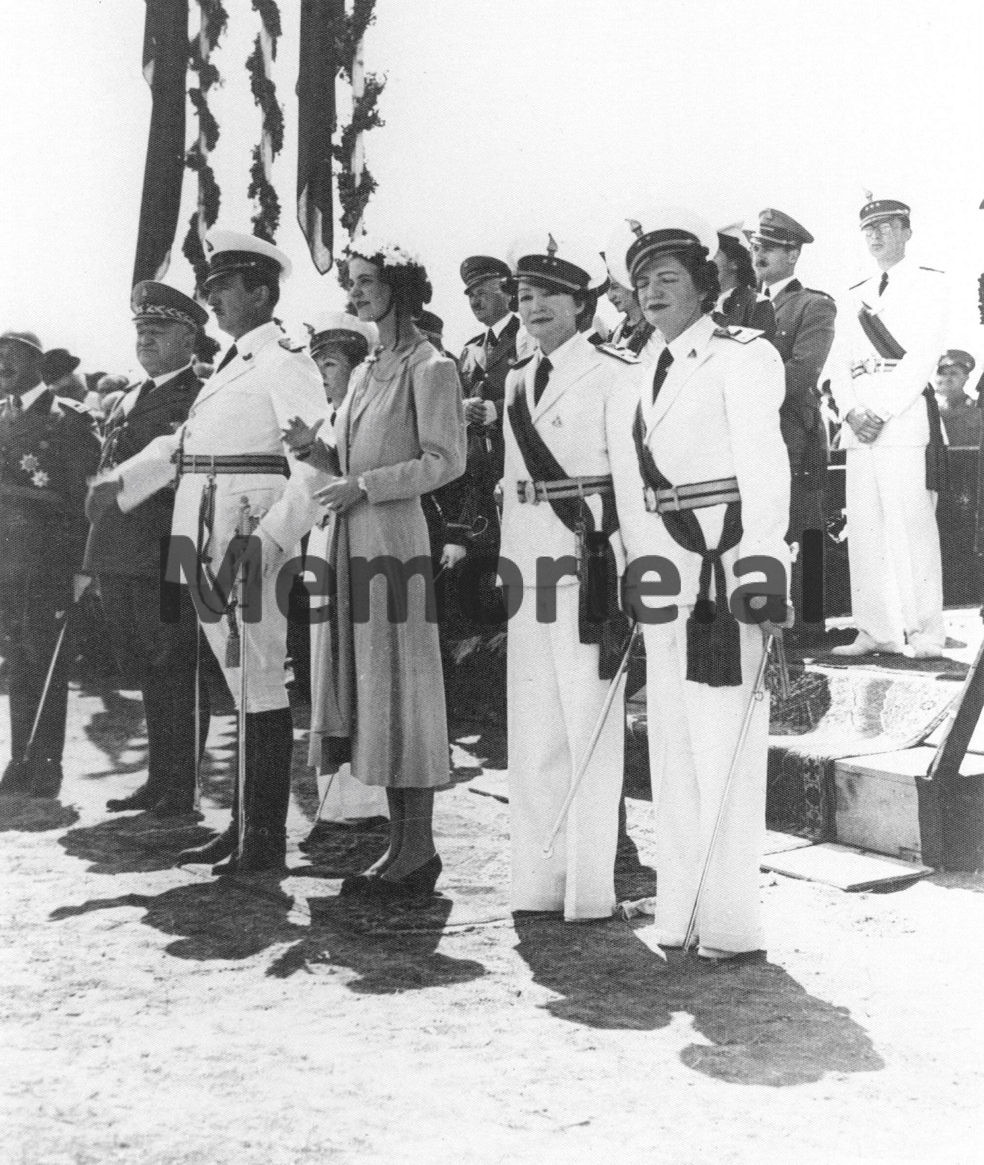 Keksa ayollar bilan jinsiy aloqa Anal porno gif