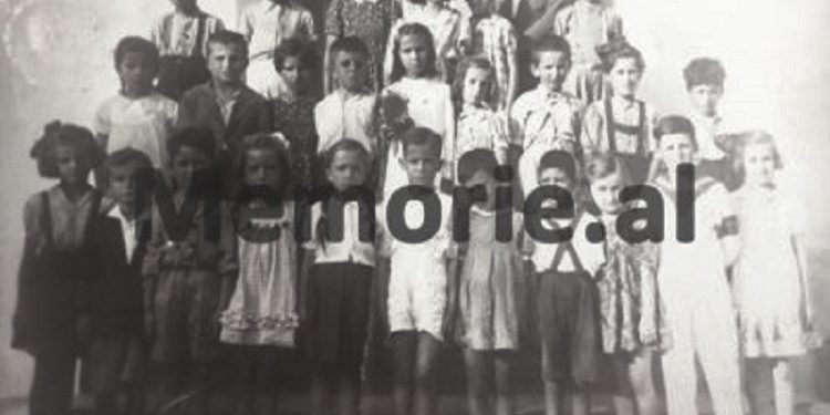 Kur piktorit i famshëm, Naxhi Bakalli, punonte për muralen e Skënderbeut në Muzeun e Krujës / Fotot e panjohura