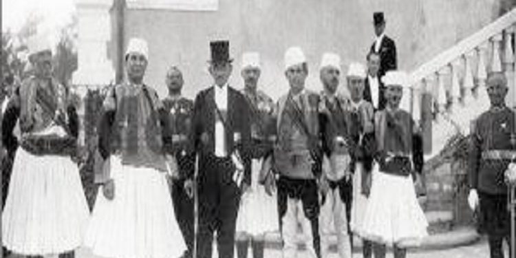 “Gjyshi im, ish-kryeministri Pandeli Evangjeli, u dha partizanëve faturat e shtëpisë që nga 1914-ta dhe ata s’na e sekuestruan…” Dëshmia e rrallë e mbesës