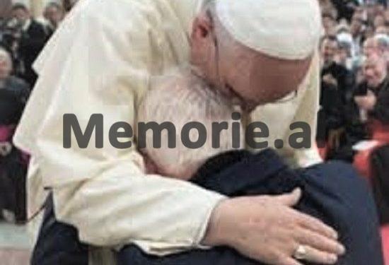 Koha e komunizmit, kur Dom Ernest Troshani jepte meshë për Krishtlindjet / Fotot e panjohura