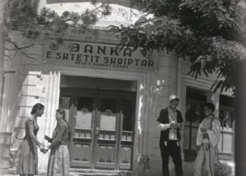 Viti 1946, kur regjimi komunist me alibinë e “ndërrimit të monedhës”, zhvati tregtarët dhe pasanikët shqiptarë