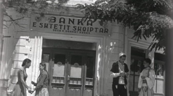 The year 1946, when the communist regime with the alibi of “currency exchange”, extorted Albanian merchants and rich