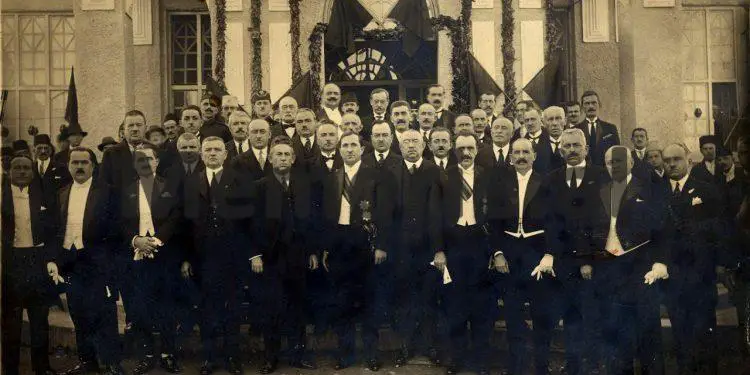 “Gjyshi im, ish-kryeministri Pandeli Evangjeli, u dha partizanëve faturat e shtëpisë që nga 1914-ta dhe ata s’na e sekuestruan…” Dëshmia e rrallë e mbesës