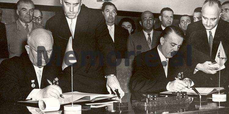 “Ç’më thanë për Teme Sejkon, Bazën e Pashalimanit dhe Enverin, në ambasadën daneze” / Raporti sekret i diplomatit Gac Mazi nga Moska në ’61-in