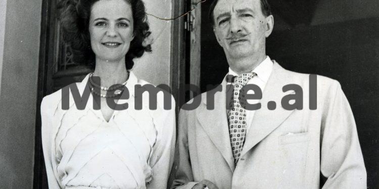 11 Janar 1946, kur Enveri e shpalli Shqipërinë Republikë, në prezencën e misioneve të SHBA-së, BRSS-së, Francës, Britanisë e Jugosllavisë/ Si reagoi Mbreti Zog nga Londra…