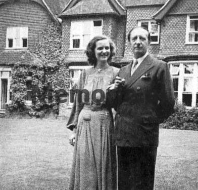 11 Janar 1946, kur Enveri e shpalli Shqipërinë Republikë, në prezencën e misioneve të SHBA-së, BRSS-së, Francës, Britanisë e Jugosllavisë/ Si reagoi Mbreti Zog nga Londra…