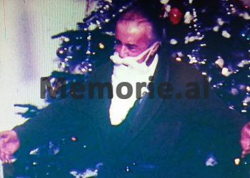 Si e festonte “shoku Enver”,  vitin e ri / Nga familja, Byroja Politike, mbrëmja me fatosat e pionerët, etj.  (Fotot e panjohura)