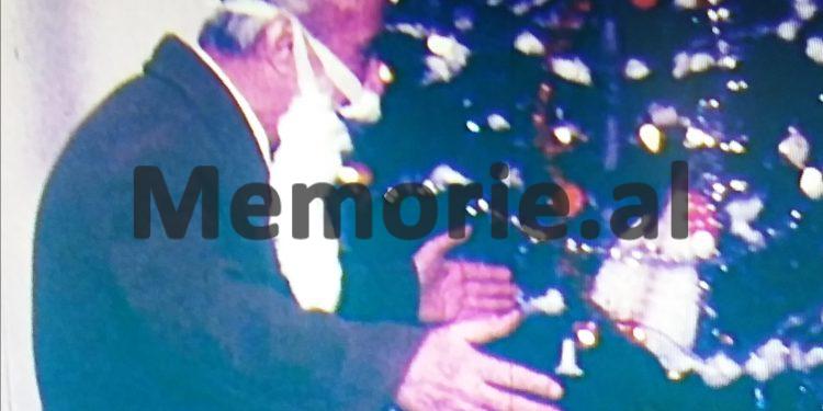 Si e festonte “shoku Enver”,  vitin e ri / Nga familja, Byroja Politike, mbrëmja me fatosat e pionerët, etj.  (Fotot e panjohura)