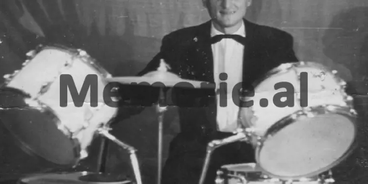 Si e ekzekutoi Enveri natën e Vitit të Ri ‘68-të, krushkun e tij, muzikantin virtuoz të “Dajti”-t dhe hoteleve të Malit të Zi e Bosnjes / Historia tragjike e togerit që e ktheu UDB-ja, pas…