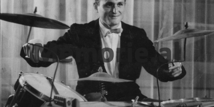 Si e ekzekutoi Enveri natën e Vitit të Ri ‘68-të, krushkun e tij, muzikantin virtuoz të “Dajti”-t dhe hoteleve të Malit të Zi e Bosnjes / Historia tragjike e togerit që e ktheu UDB-ja, pas…