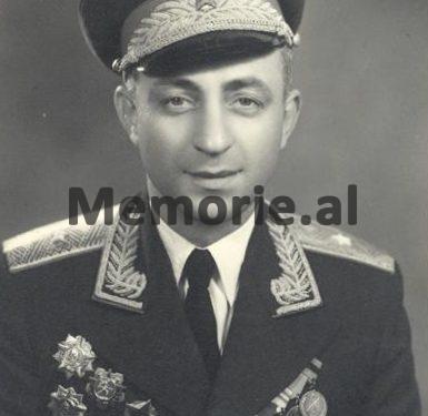 Pse e miratoi Enveri “komplotin çam”, që i sërviri Kadri Hazbiu me sovjetikët dhe si mbajtën Teme Sejkon pesë ditë në arkivol, që të…