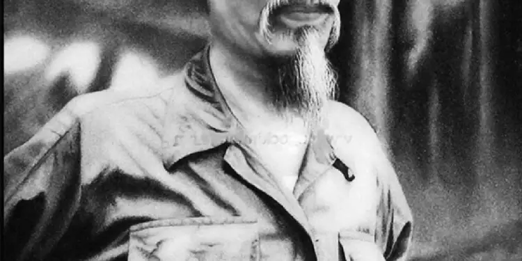 Kur Enver Hoxha dhuronte zift, vajguri dhe aheng për “vëllezërit vietnamezë” / Kujtimet e Osman Dylgjerit nga Ansamblit Ushtrisë…