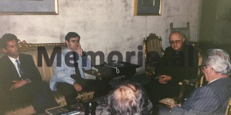 “Kur një shoqe e ngushtë i tha Nexhmijes se: ‘Shano po vdes për bukë’, ajo ia ktheu: ‘akoma nuk ka ngordhur…”?! / Dëshmia e të birit të ish ministrit, për të motrën, një nga “Vajzat me kordele të kuqe”