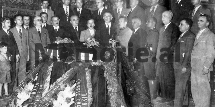 “Kur një shoqe e ngushtë i tha Nexhmijes se: ‘Shano po vdes për bukë’, ajo ia ktheu: ‘akoma nuk ka ngordhur…”?! / Dëshmia e të birit të ish ministrit, për të motrën, një nga “Vajzat me kordele të kuqe”