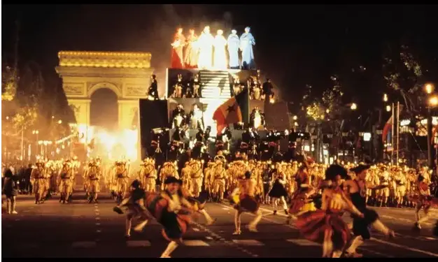 “Zoti Kadare, jam i lumtur t’ju kem pranë në festimet e 200-vjetorit të Francës” / Letra e ’89-ës e Presidentit Mitterand, që kishte ftuar 35 kryetar shtetesh dhe “harruar” Ramiz Alinë