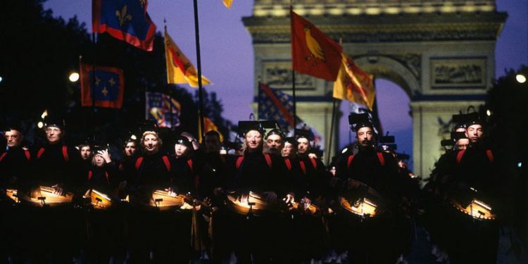 “Zoti Kadare, jam i lumtur t’ju kem pranë në festimet e 200-vjetorit të Francës” / Letra e ’89-ës e Presidentit Mitterand, që kishte ftuar 35 kryetar shtetesh dhe “harruar” Ramiz Alinë