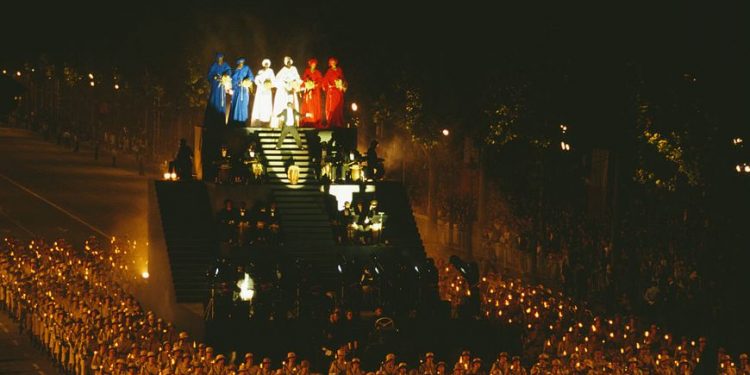 “Zoti Kadare, jam i lumtur t’ju kem pranë në festimet e 200-vjetorit të Francës” / Letra e ’89-ës e Presidentit Mitterand, që kishte ftuar 35 kryetar shtetesh dhe “harruar” Ramiz Alinë