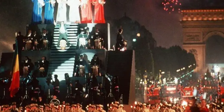 “Zoti Kadare, jam i lumtur t’ju kem pranë në festimet e 200-vjetorit të Francës” / Letra e ’89-ës e Presidentit Mitterand, që kishte ftuar 35 kryetar shtetesh dhe “harruar” Ramiz Alinë