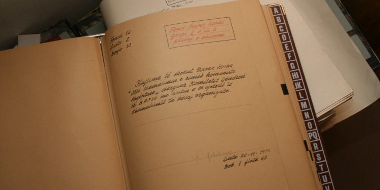 “Një farë Milto Gjikopulli, që hiqet si filozof dhe strateg, me shokët e tij i ka vënë kazmën sektorit të naftës”/ Shënimet e Enverit që çuan në plumb inxhinierin e famshëm…