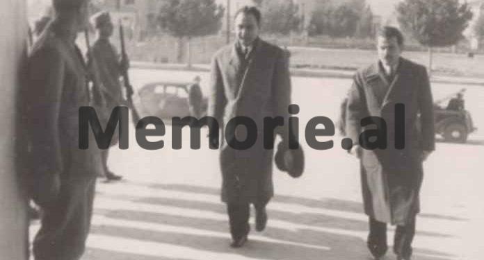 11 Janar 1946, kur Enveri e shpalli Shqipërinë Republikë, në prezencën e misioneve të SHBA-së, BRSS-së, Francës, Britanisë e Jugosllavisë/ Si reagoi Mbreti Zog nga Londra…