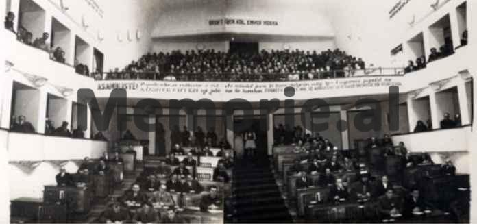 11 Janar 1946, kur Enveri e shpalli Shqipërinë Republikë, në prezencën e misioneve të SHBA-së, BRSS-së, Francës, Britanisë e Jugosllavisë/ Si reagoi Mbreti Zog nga Londra…