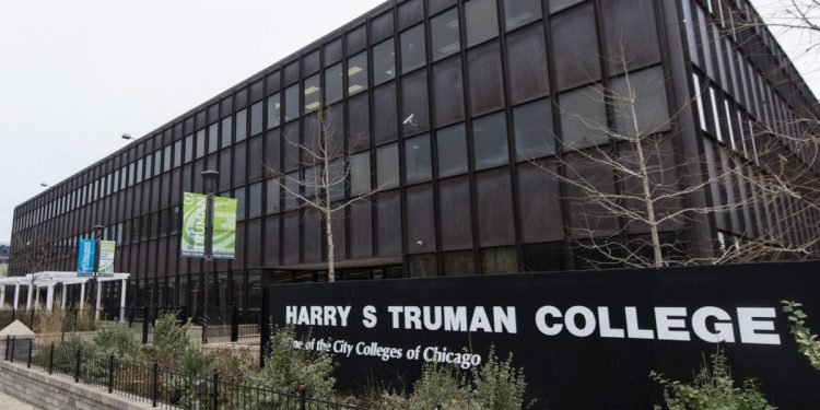 Dëshmia e të arratisurit në 85-ën: “Ç’biseduam me Bilal Xhaferrin në Chicago për agjentët e Tiranës dhe atentatin, ç’më tha për sëmundjen dhe si e gjeta në spital ku ja kishin hequr…”?!