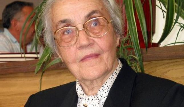 “Nexhmije Hoxhën e mbajtëm 7 vite në shtëpi, ajo na la 47 vjet në burgje e internime ne 7-të vëllezër e motra….”/ Dëshmia e rrallë e djalit të ish-kreut të Ballit Kombëtar për “vajzat me kordele të kuqe”