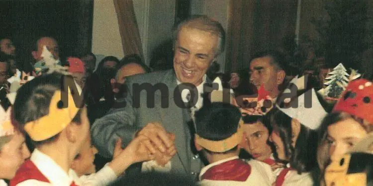 Si e festonte “shoku Enver”,  vitin e ri / Nga familja, Byroja Politike, mbrëmja me fatosat e pionerët, etj.  (Fotot e panjohura)
