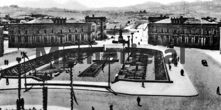 Kur gazetari i Monarkisë, Mavraqi, denonconte për korrupsion, Bashkinë dhe firmën SITA, e cila merrej me elektrifikimin e Tiranës dhe ndriçimin e Bulevardit, Zog i I-rë….