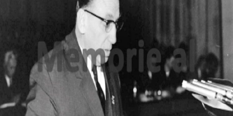 “Po pse, vëllanë e Panajot Plakut keni vënë ju te Nafta, ku na kanë sulmuar të gjithë armiqtë”?!/ Debatet e Enverit me Këllezin pas letrës së rojes së natës që “zbuloi” sabotimin…