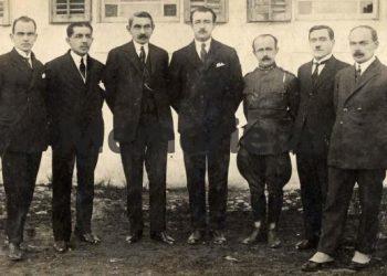 16 janar 1925, kur “GAZETA’ e KORÇËS”, botonte njoftimin e Zyrës së Shtypit të kryeministrit Zog, për paratë që grabiti Noli dhe qeveria e tij nga arka…