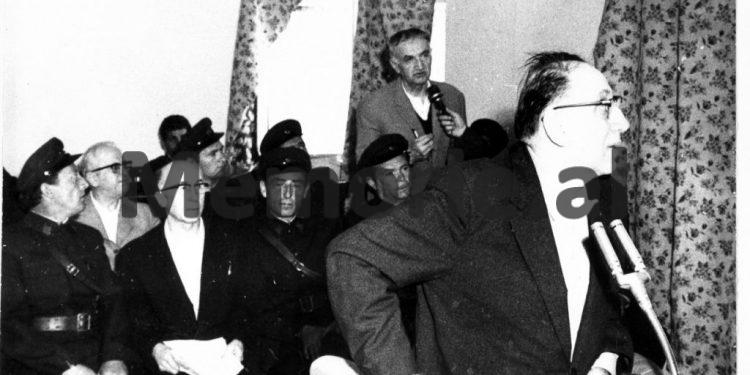 “Po pse, vëllanë e Panajot Plakut keni vënë ju te Nafta, ku na kanë sulmuar të gjithë armiqtë”?!/ Debatet e Enverit me Këllezin pas letrës së rojes së natës që “zbuloi” sabotimin…