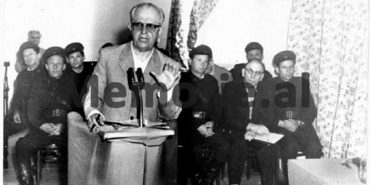 “Po pse, vëllanë e Panajot Plakut keni vënë ju te Nafta, ku na kanë sulmuar të gjithë armiqtë”?!/ Debatet e Enverit me Këllezin pas letrës së rojes së natës që “zbuloi” sabotimin…